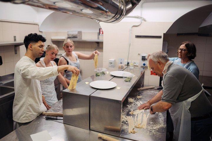 ローマ市内中心部でペストとパスタの料理教室