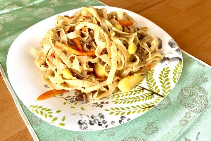 Excursão a pé de Ulaanbaatar e aula de cozinha em uma casa mongol