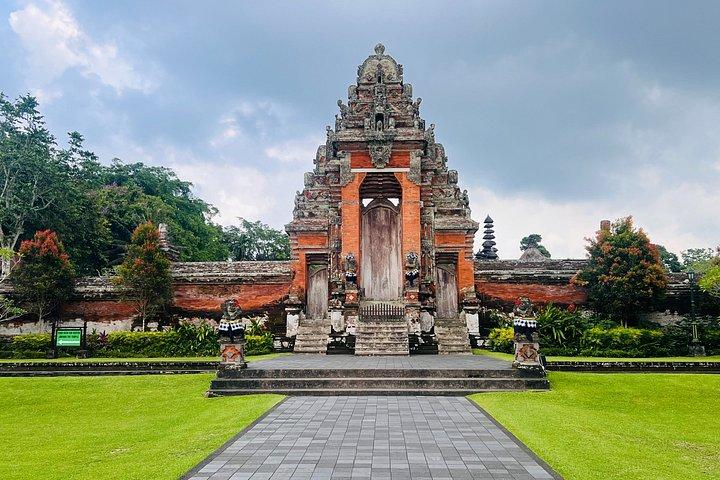 バリ島インスタツアー;ハンダラ門、タマンアユン、ウルンダヌ寺院