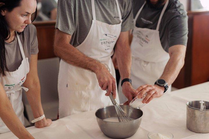 ローマのナヴォーナ広場でのジェラートとフェットチーネパスタの料理教室
