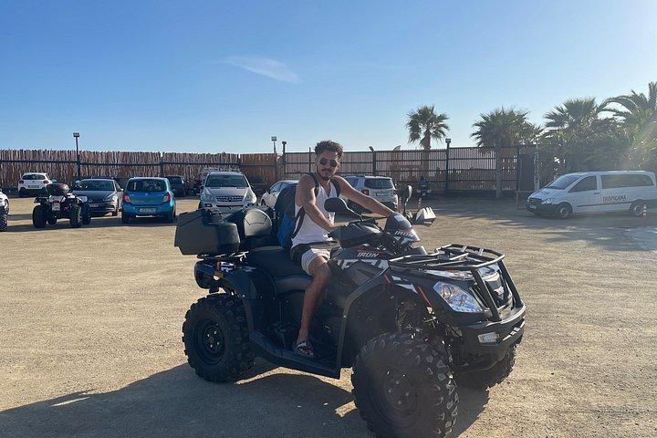 ATVプレミアム4時間アドベンチャーでミコノス島を探索