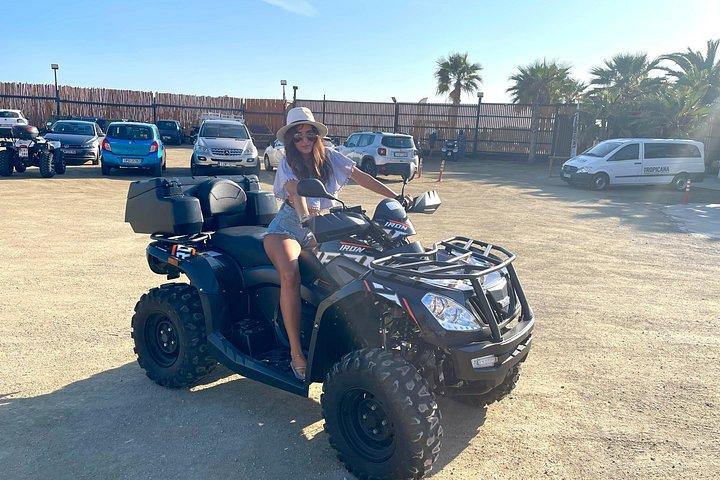 ATVプレミアム4時間アドベンチャーでミコノス島を探索
