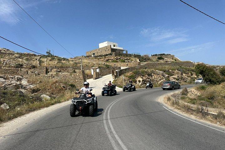 ATVプレミアム4時間アドベンチャーでミコノス島を探索