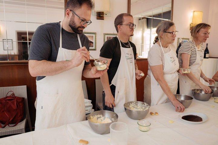 ローマ、ナヴォーナ広場でのパスタ料理教室とティラミスク作り