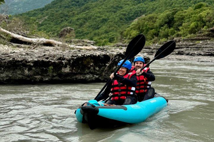 Aventure en kayak dans le parc national de Vjosa, Albanie