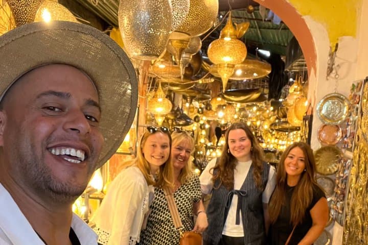 Marrakech: Bahia palace, Saadian Tombs, Souk & Medina Tour