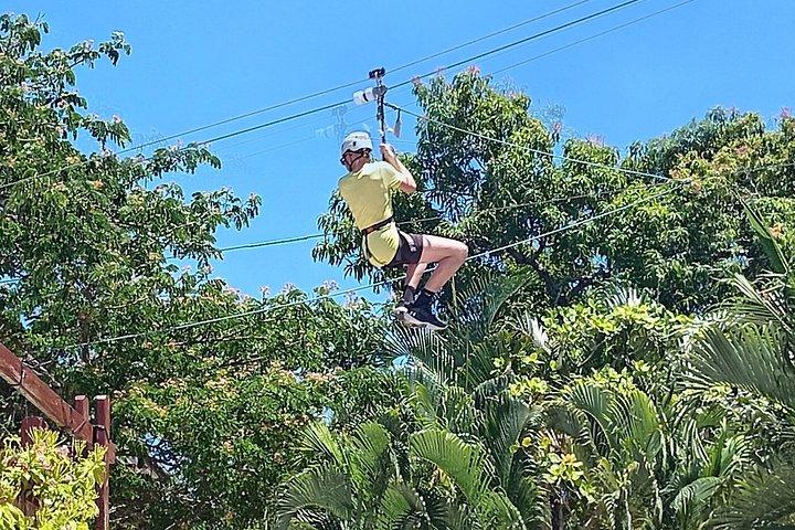 Private Customize Roatán Island Tour chocolate Rum local guide
