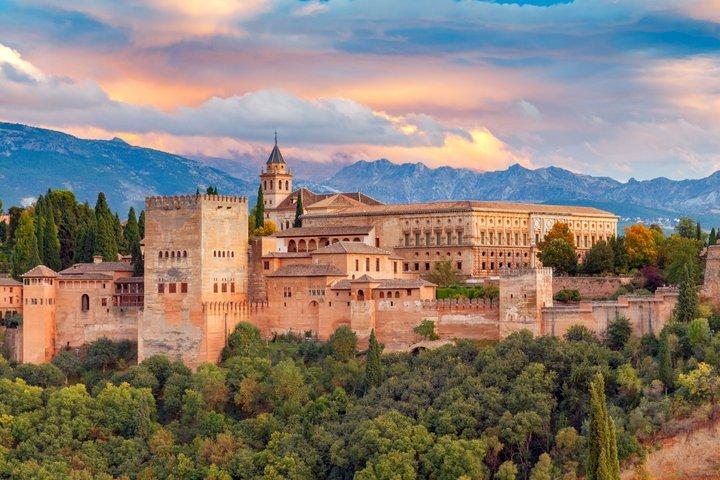 Alhambra e Nasride Palace Entrada Assistência e comboio turístico