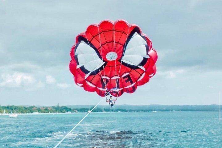 ネグリルのジェットカー、パラセーリング、ウォーターチューブアドベンチャー