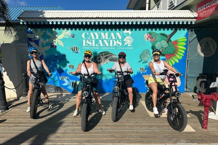 プレミアムEバイクでグランドケイマンを探検（自分で乗る）