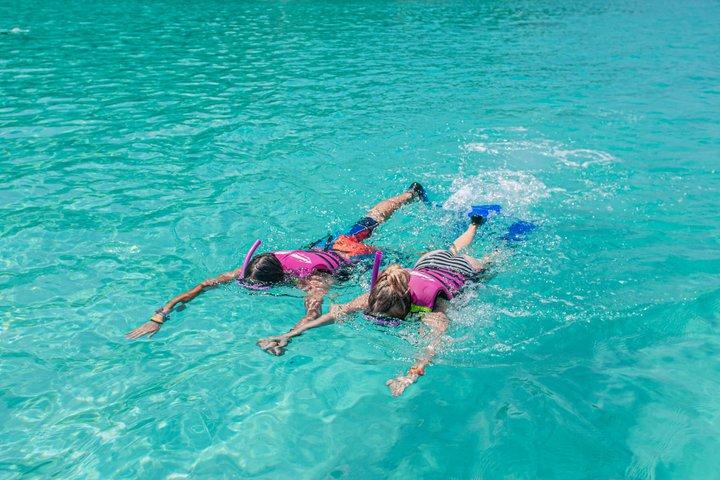 Kahung Beach at Coral Island par Speedboat