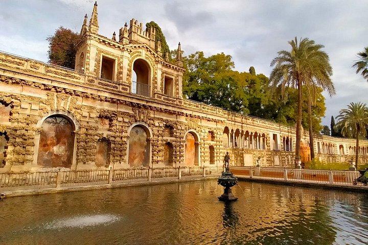 カディスからのプライベートセビリアアルカサルと大聖堂小旅行