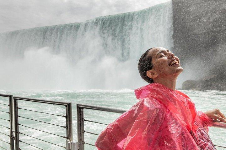Tagesausflug von Toronto nach Niagara Falls mit Skip-the-Line-Boot