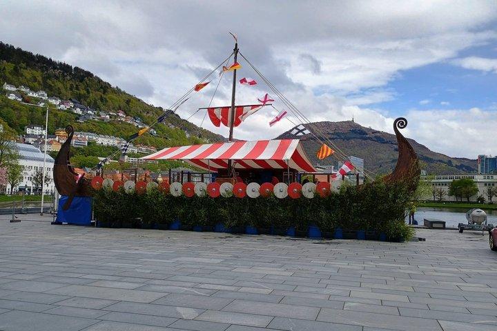 Wanderung: Mittelalterlicher Geist von Bergen + süße arktische Geschenke