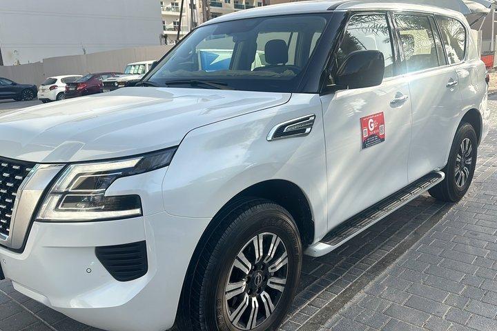 Upgrade Your Journey: Private Luxury Dubai Airport Transfers.