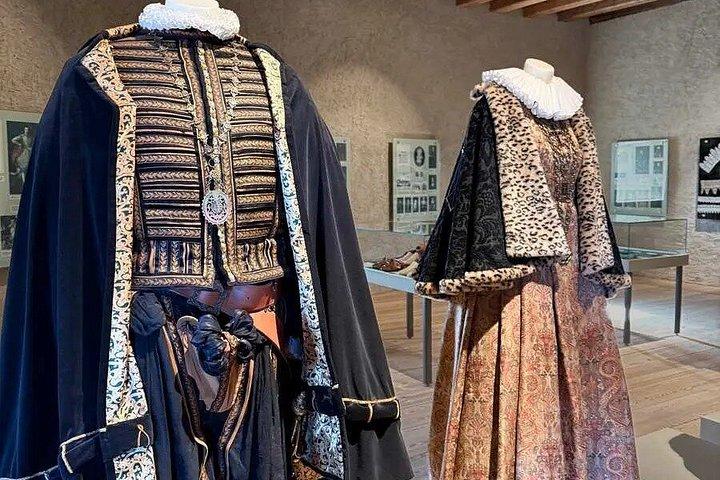リガから：ルンダーレ宮殿、バウスカ城＆ヘーメリ沼遊歩道