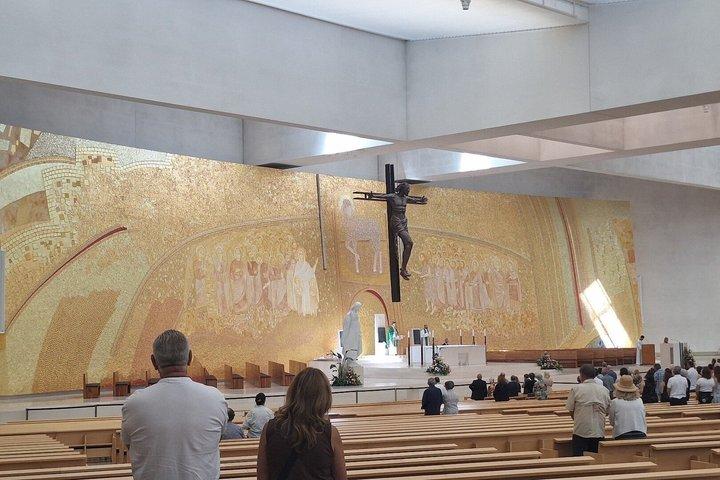 Tour privado de Lisboa a Oporto vía Fátima, Tomar, Coimbra o Aveiro