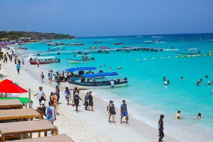 Cholón Party in speedboat Playa Barú private island and Lunch