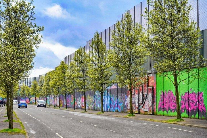 Visita histórica a Belfast