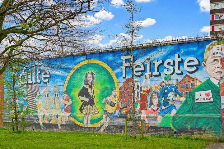 Visita histórica a Belfast
