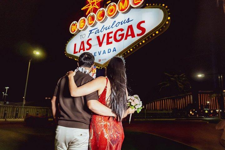 ロマンチックなヴィンテージスタイルでラスベガスサイン結婚式または誓約の更新