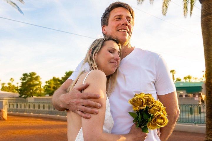 ロマンチックなヴィンテージスタイルでラスベガスサイン結婚式または誓約の更新