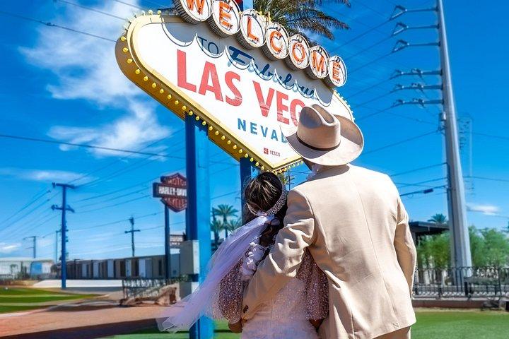ロマンチックなヴィンテージスタイルでラスベガスサイン結婚式または誓約の更新