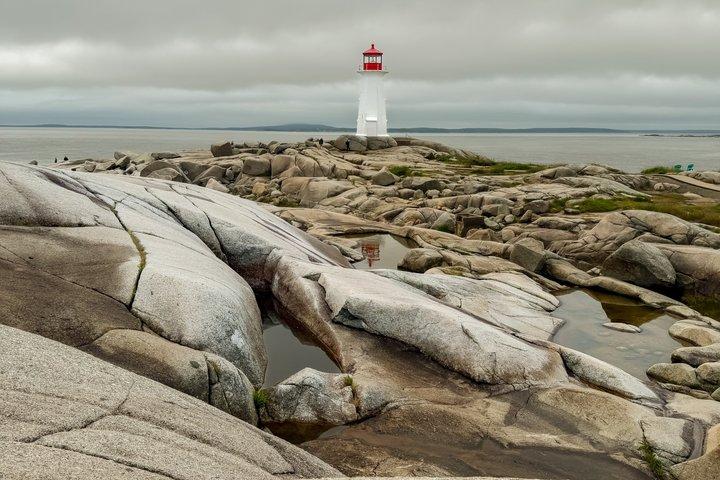 Halvdagstur: Peggys Cove, Swissair Memorial och Titanic Cemetery