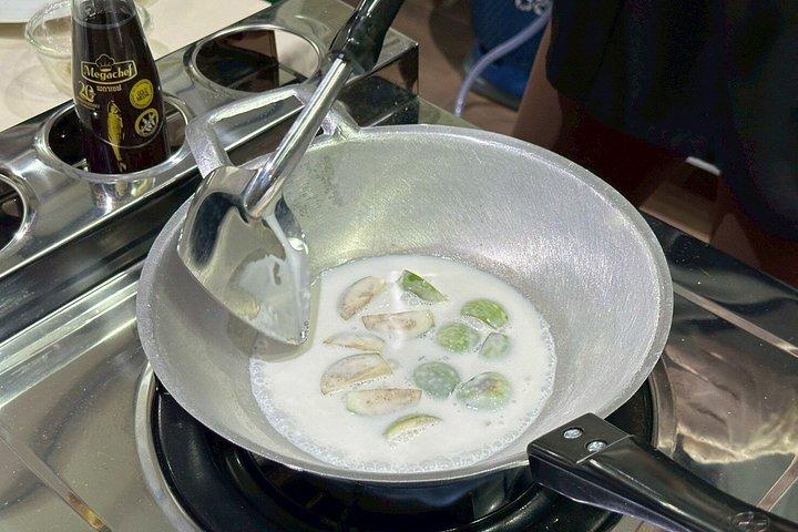 Thai Cooking Experience Class in a 100 Year Old Home