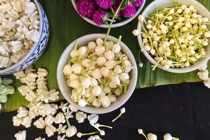 Thailändische Blumenkunst in Phuket