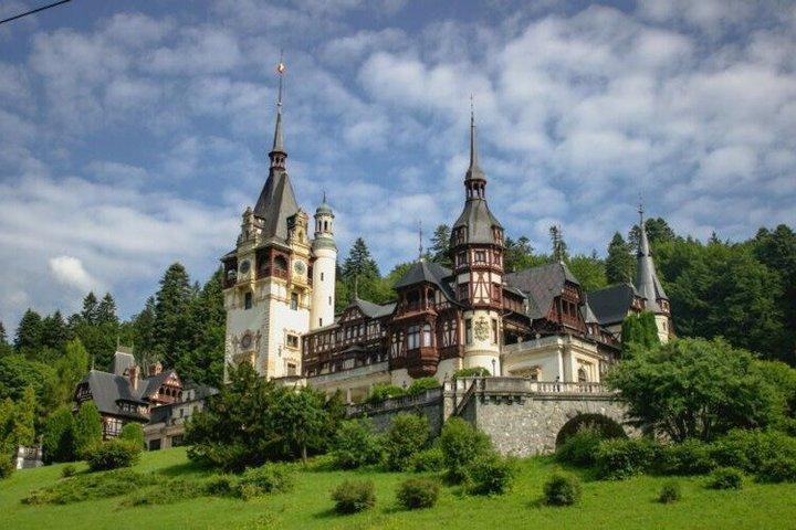 ブラショフからの城の旅：シナヤのブラン城とペレス宮殿へのプライベートツアー