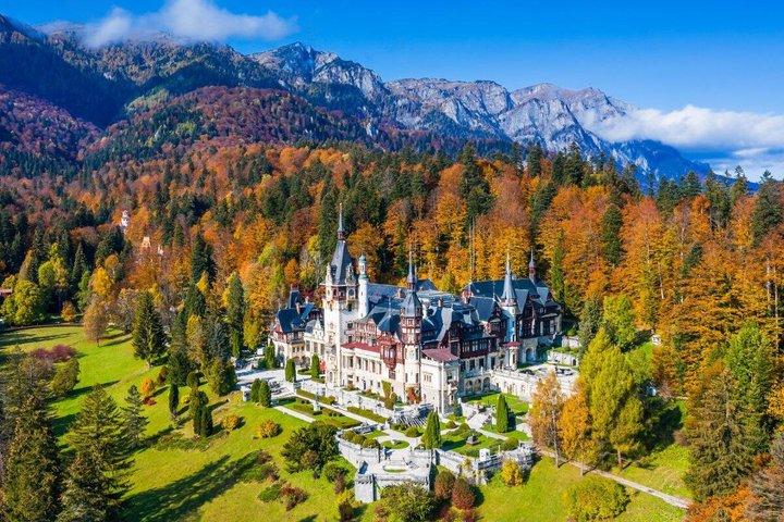 Viagem ao castelo de Brasov: excursão privada ao Castelo de Bran e ao Palácio de Peles em Sinaia
