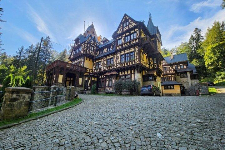 ブラショフからの城の旅：シナヤのブラン城とペレス宮殿へのプライベートツアー
