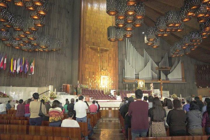 テオティワカン、グアダルーペ神社＆トラテロルコ日帰りツアー（ランチ付き）