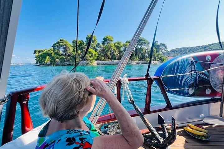 Zadar Authentische Holzbootfahrt mit Dalmatiner Platter