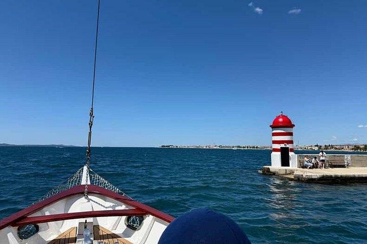 Zadar Authentische Holzbootfahrt mit Dalmatiner Platter