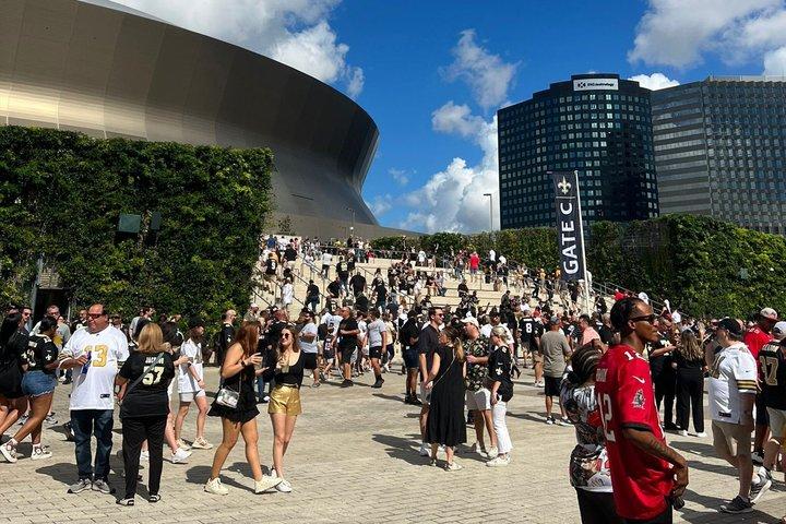 Fotbollsmatch i New Orleans Saints på Caesars Superdome