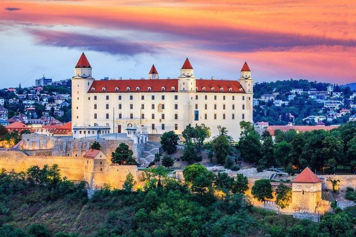 Hoteller i nærheden af Bratislava Like a Local: Private Hidden Gems & Castle Walking Tour