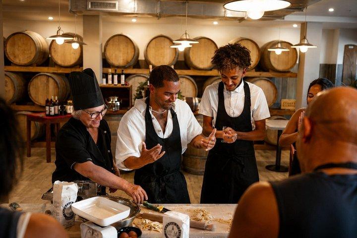 Vanuit Florence : San Gimignano, wijnproeverij & kookles