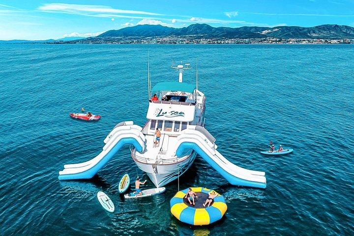 Gita in barca con scivoli XXL, snorkeling, attività e pranzo