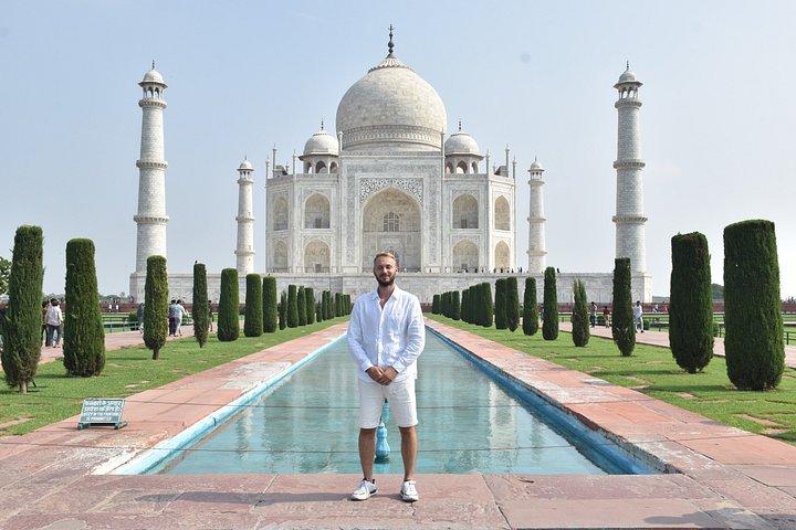 デリー発ガティマン・エクスプレス・トレインによる同日アグラ・ラグジュアリー・ツアー