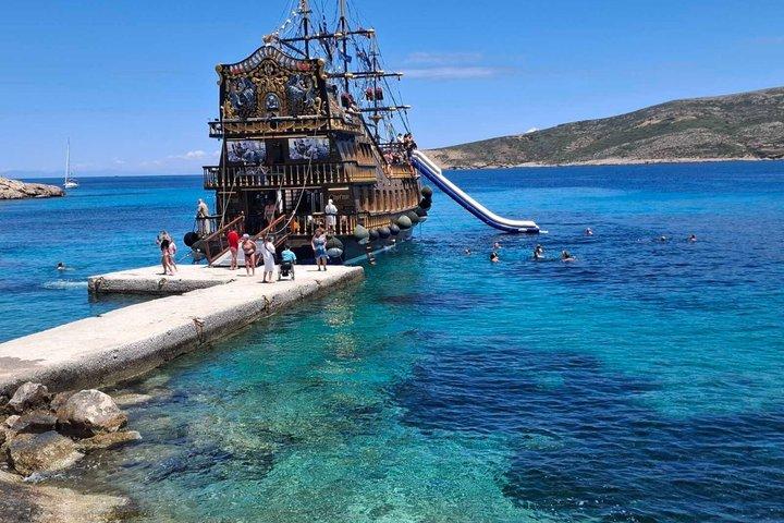Crociera di lusso su 3 isole con 4 soste per nuotare con il Capitano Morgan