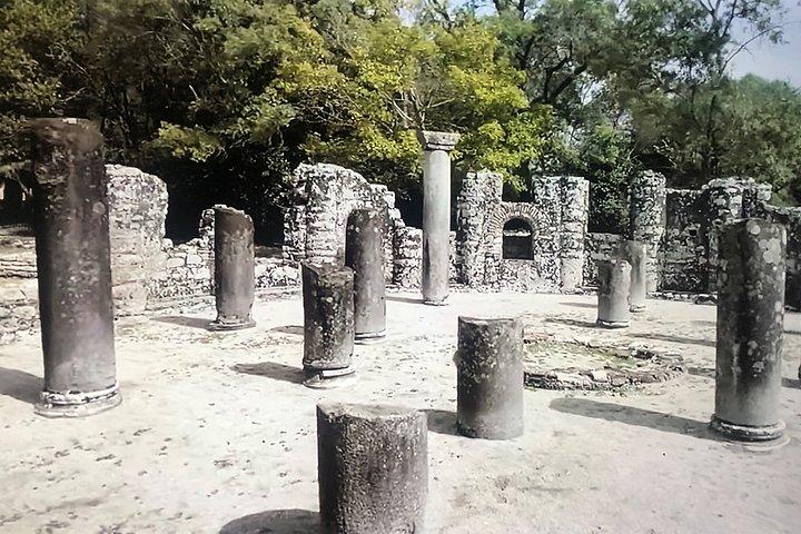 ブトリント、ブルーアイ＆レクルシ：サランダ＆クサミルからの日帰り旅行