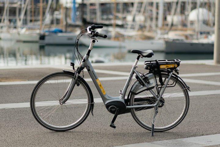 バルセロナプレミアムオランダ語Eバイクレンタル1時間-3日間|GPSルート無料