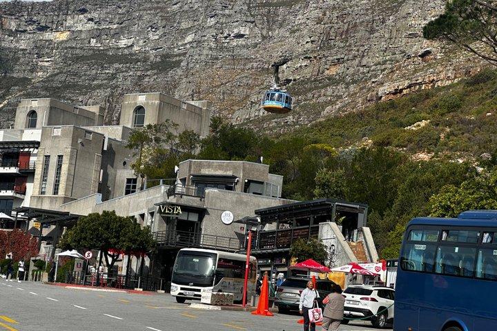 ロッベン島とテーブルマウンテン索道とボーカープ日帰りツアー