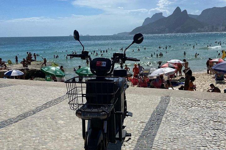 Private Scooter Tour: Leblon, Ipanema, Arpoador & Copacabana