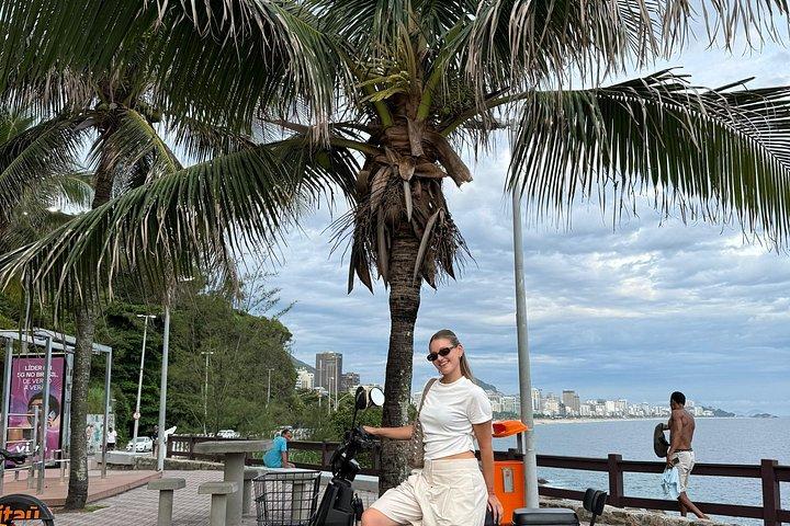 Private Scooter Tour: Leblon, Ipanema, Arpoador & Copacabana