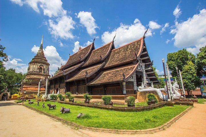 チェンマイのナイトランドマークと市場EVトラム体験