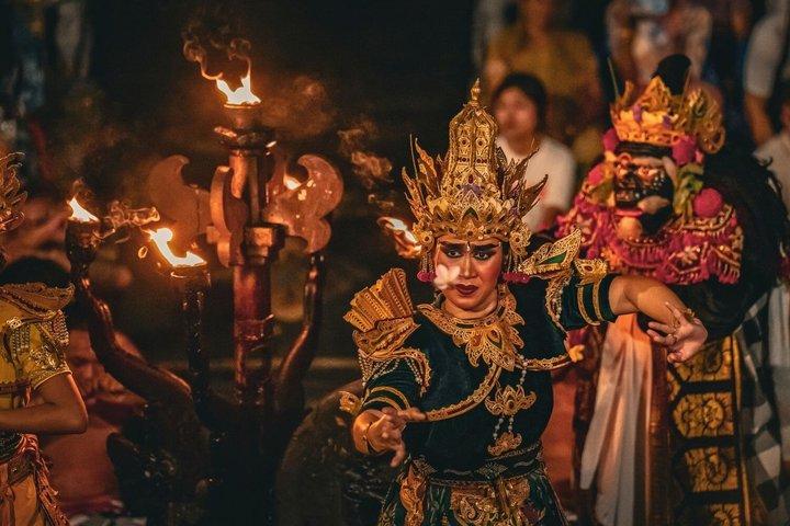 Kecak Fire Dance Uluwatu, jantar de templo e frutos do mar