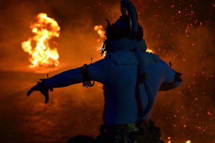 Kecak Fire Dance Uluwatu, jantar de templo e frutos do mar